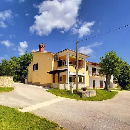 Semy Villa