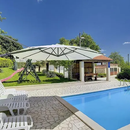Semy Villa *
